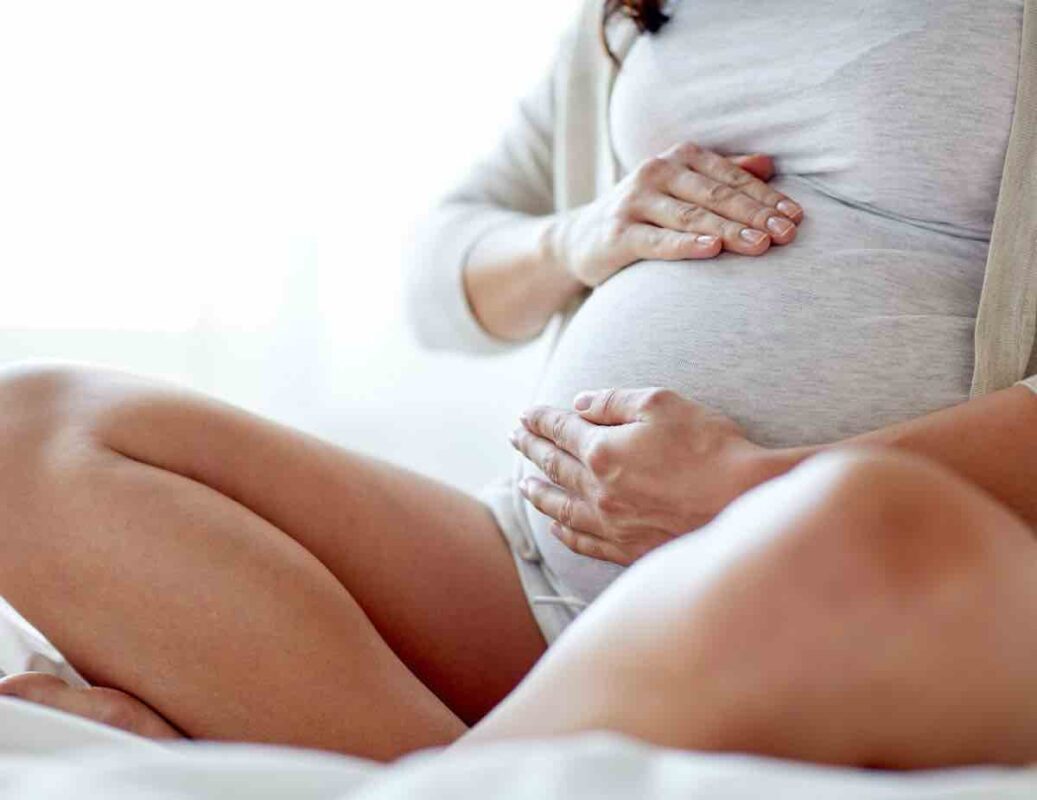 folna-kislina-pomembna-med-nosecnostjo.jpeg